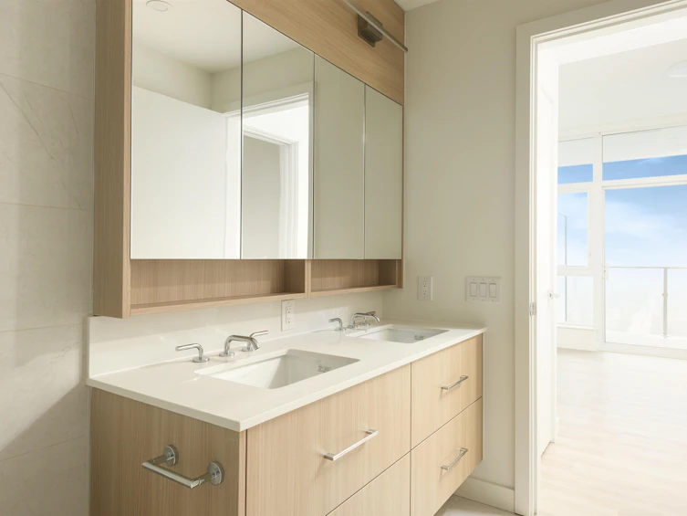 202-9675 King George Boulevard, Surrey, BC, V3T 0T7 - 5