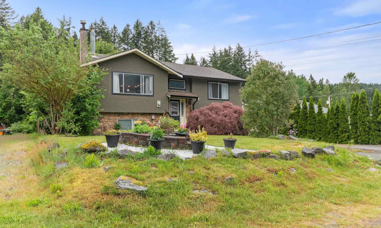 21111 Lakeview Crescent