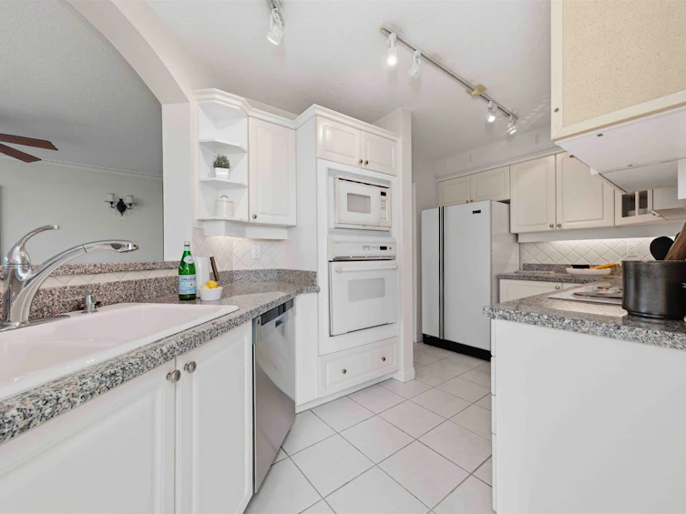 18D-338 Taylor Way, West Vancouver, BC, V7T 2Y2 - 12
