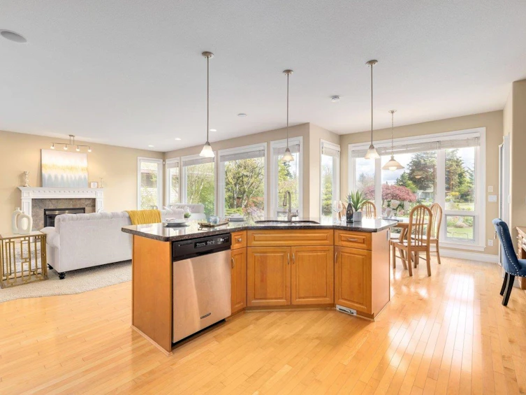 15736 38a Avenue, Surrey, BC, V3Z 0K8 - 15