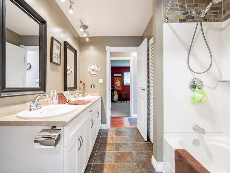 20571 46a Avenue, Langley, BC, V3A 3J7 - 28