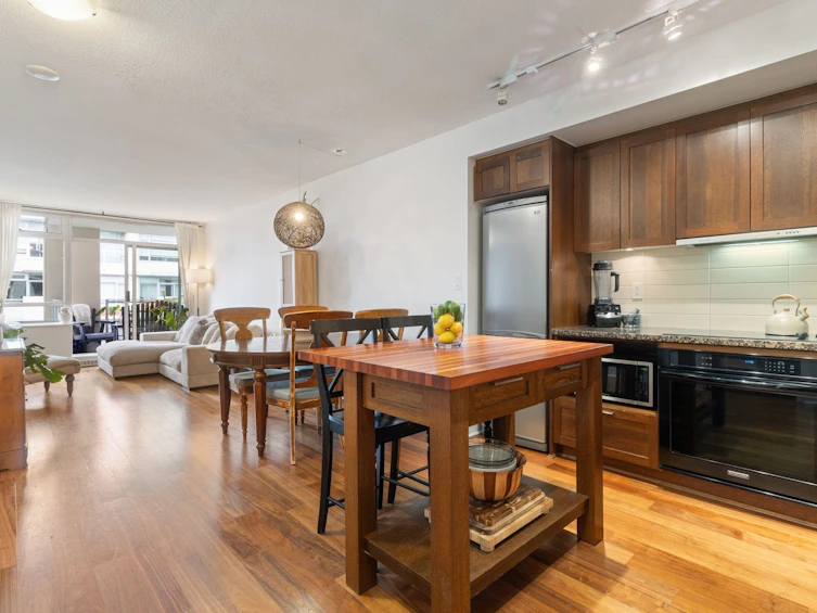 608-2228 W Broadway, Vancouver, BC, V6K 0B1 - 2