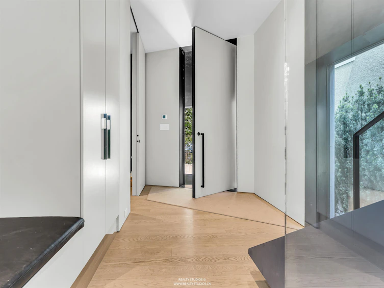 366 W 22nd Avenue, Vancouver, BC, V5Y 2G4 - 3