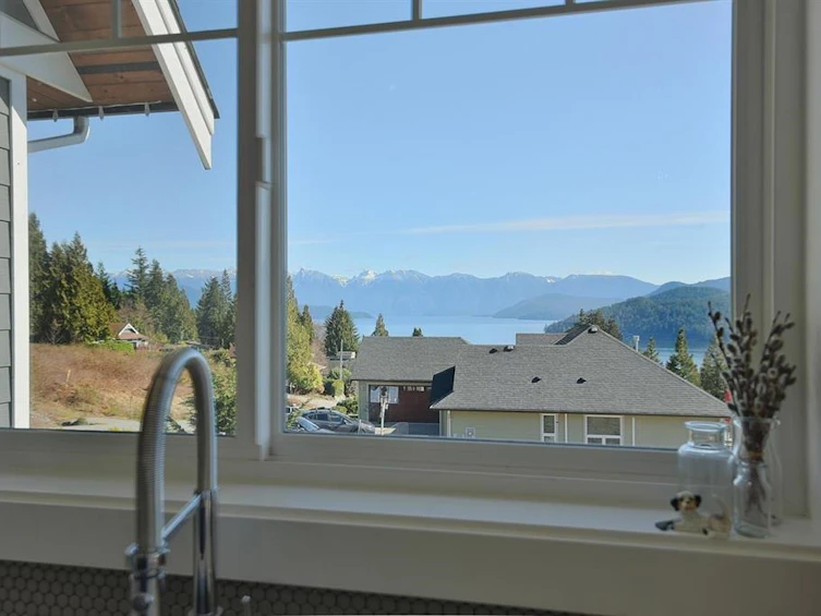 605 Woodland Avenue, Gibsons, BC, V0N 1V1 - 10
