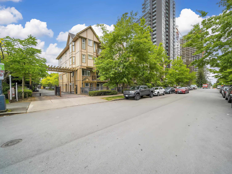 202-10289 133 Street, Surrey, BC, V3T 0B1 - 2