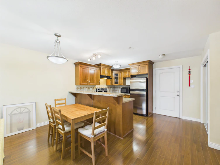 202-10289 133 Street, Surrey, BC, V3T 0B1 - 10
