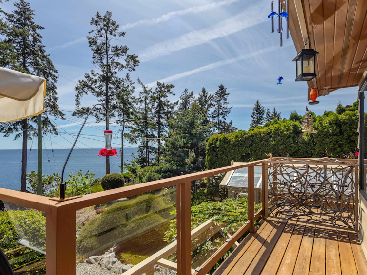 7065 Dale Road, Halfmoon Bay, BC, V7Z 0N2