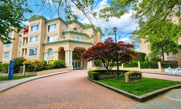 211-2985 Princess Crescent