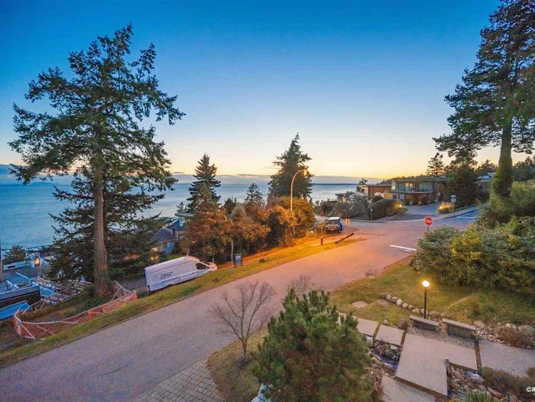 14523 Magdalen Avenue, Surrey, BC, V4B 2X5 - 28