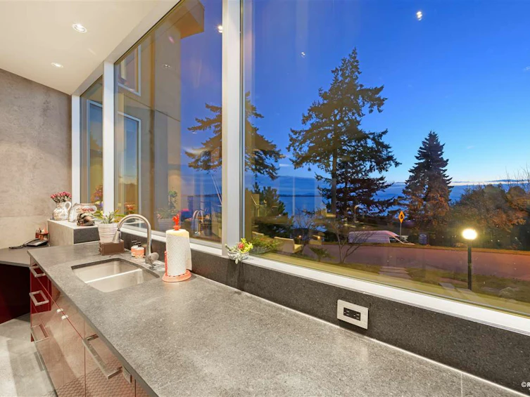 14523 Magdalen Avenue, Surrey, BC, V4B 2X5 - 11