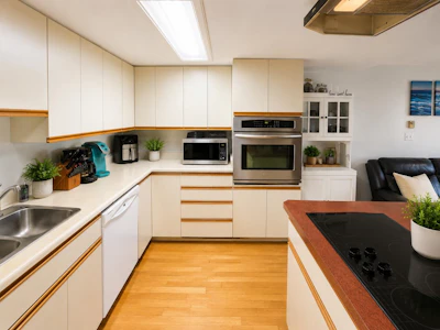 4-20229 Fraser Highway - 3