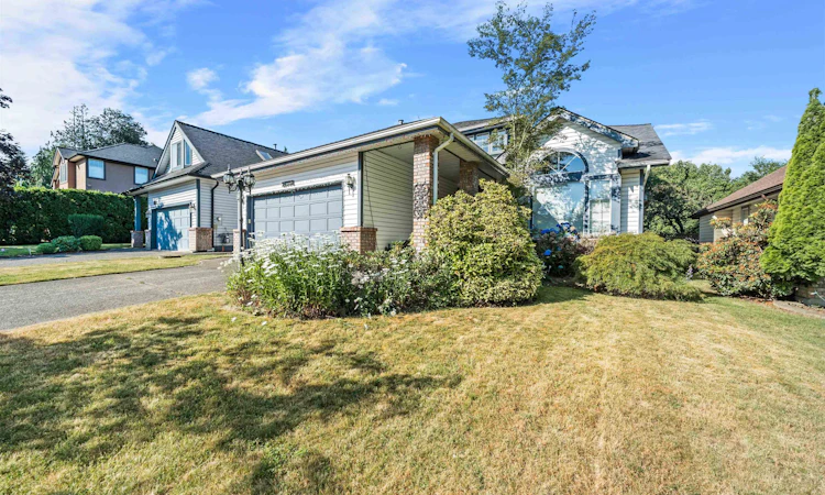 21558 86a Crescent