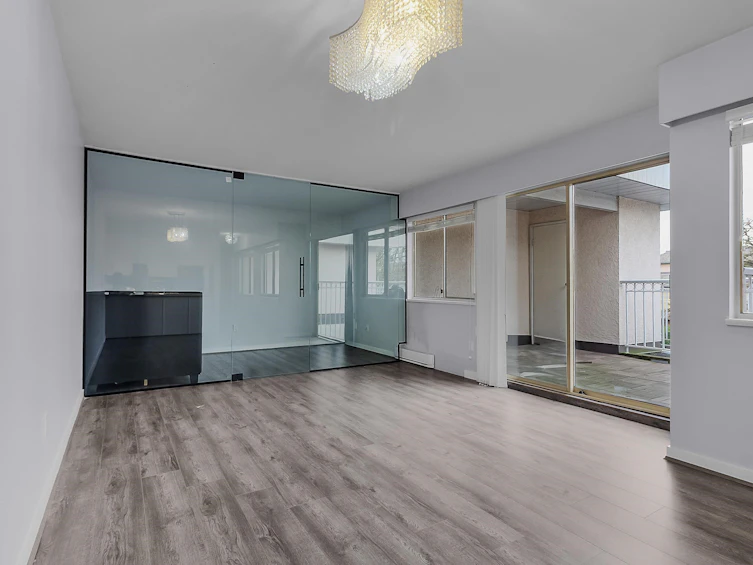 303-458 E 44th Avenue, Vancouver, BC, V5W 1W3 - 2
