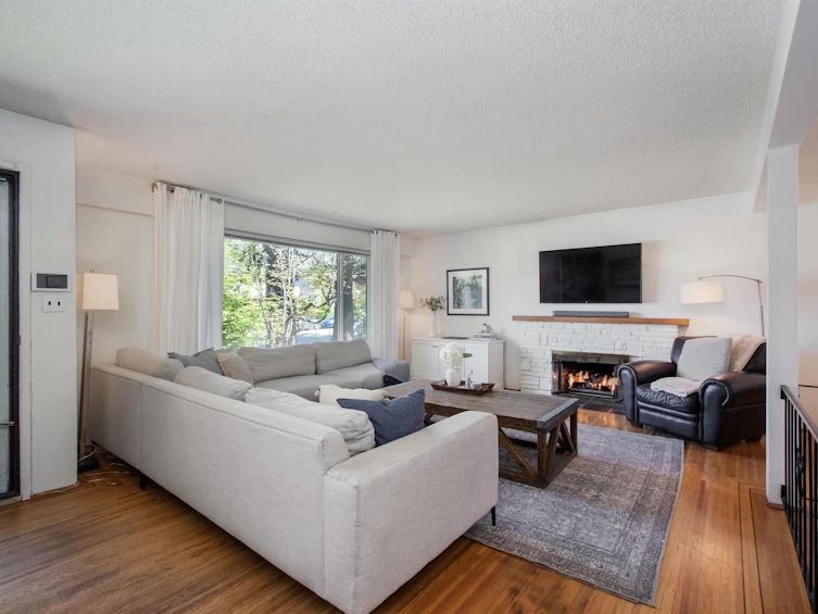361 W 19th Street, North Vancouver, BC, V7M 1X7 - 2