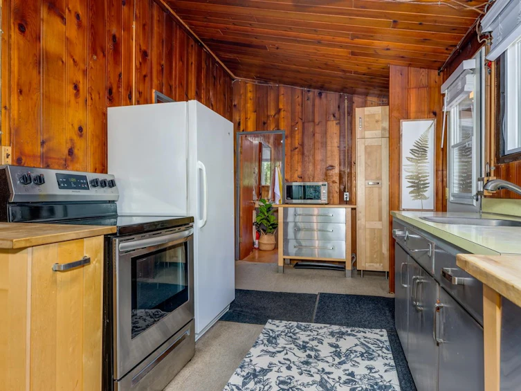 10009 Paradise Valley Road, Squamish, BC, V0N 1H0 - 10