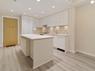 122-9233 Odlin Road - 2