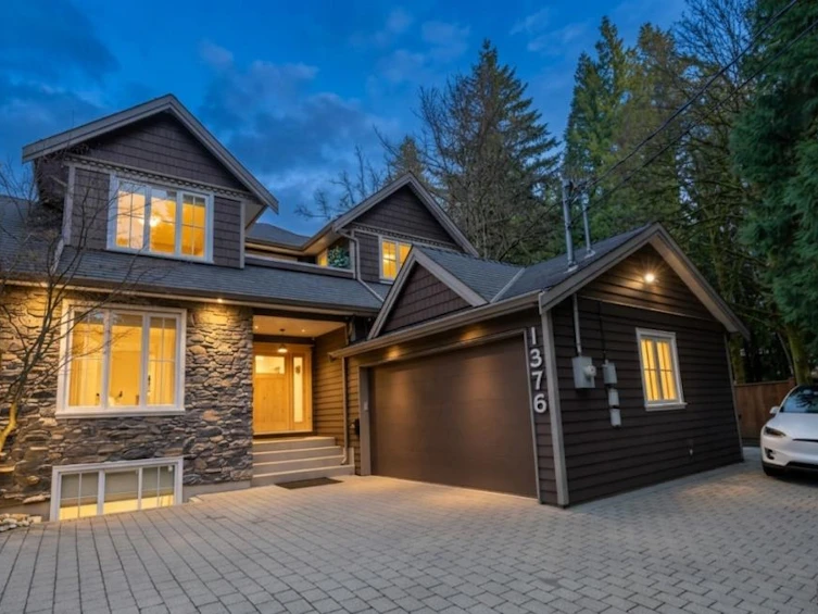 1376 Dyck Road, North Vancouver, BC, V7K 1S2