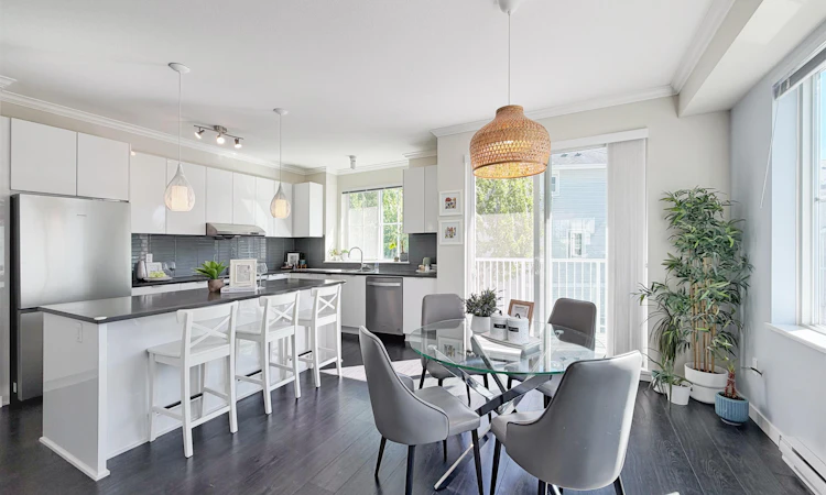 121-5550 Admiral Way