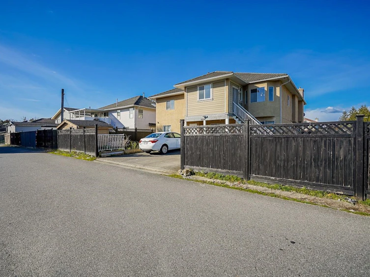 12246 64a Avenue, Surrey, BC, V3W 3R8 - 36