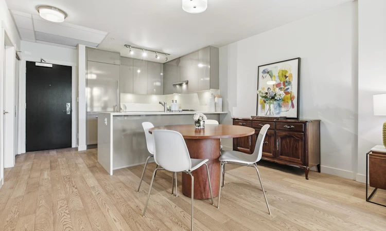307-4488 Cambie Street