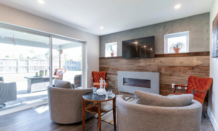 5365 Maple Crescent