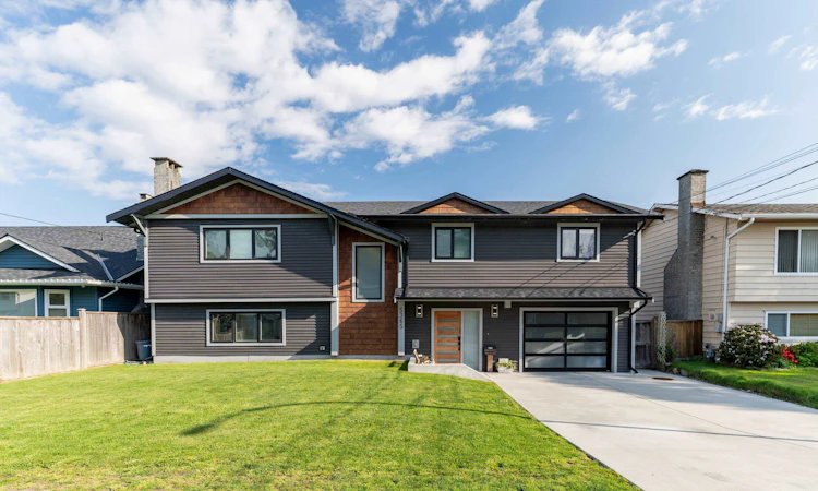 5365 Maple Crescent