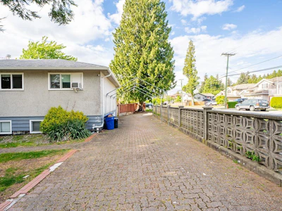11191 90 Avenue - 4
