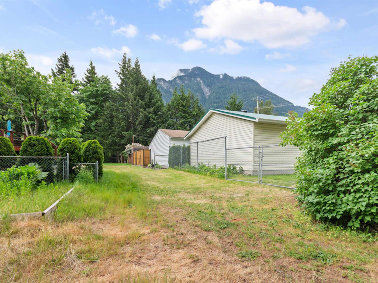 770 Olson Avenue, Hope, BC, V0X 1L0 - 35