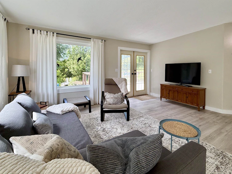 6376 Sunshine Coast Highway, Sechelt, BC, V7Z 0M3 - 6