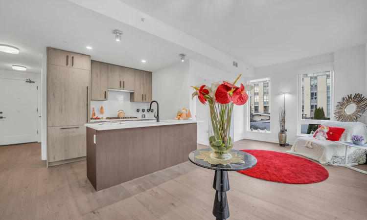 305-6859 Cambie Street