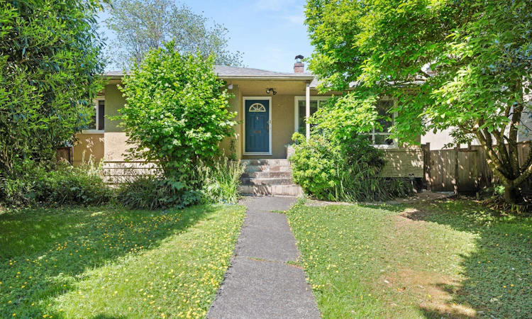 2323 W 23rd Avenue