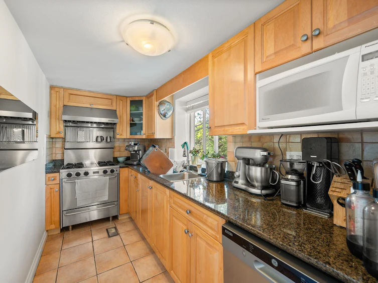 2323 W 23rd Avenue, Vancouver, BC, V6L 1N5 - 10