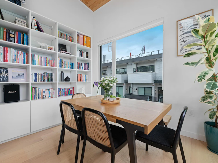 201-650 E 2nd Street, North Vancouver, BC, V7M 1E3 - 13