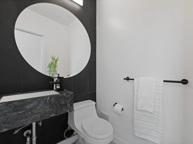201-650 E 2nd Street, North Vancouver, BC, V7M 1E3 - 30