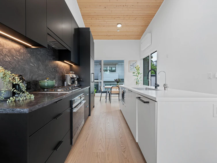 201-650 E 2nd Street, North Vancouver, BC, V7M 1E3 - 10