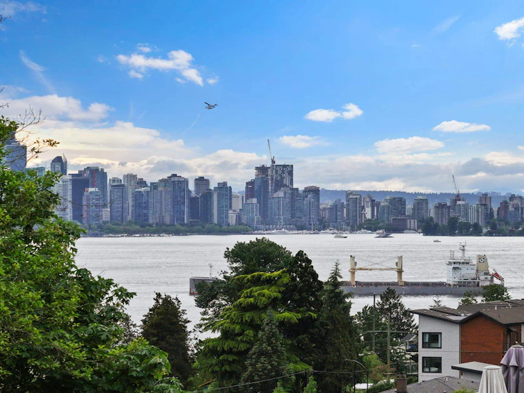 201-650 E 2nd Street, North Vancouver, BC, V7M 1E3 - 2