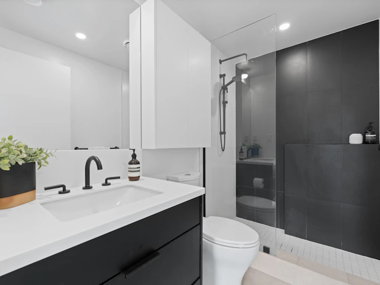 201-650 E 2nd Street, North Vancouver, BC, V7M 1E3 - 22