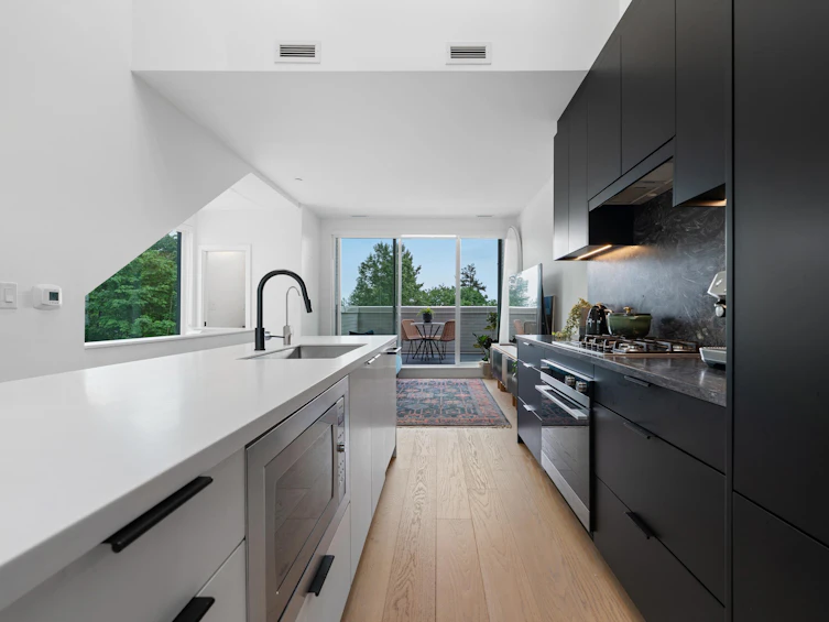 201-650 E 2nd Street, North Vancouver, BC, V7M 1E3 - 11