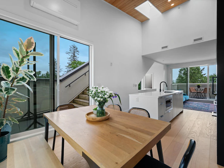 201-650 E 2nd Street, North Vancouver, BC, V7M 1E3 - 14