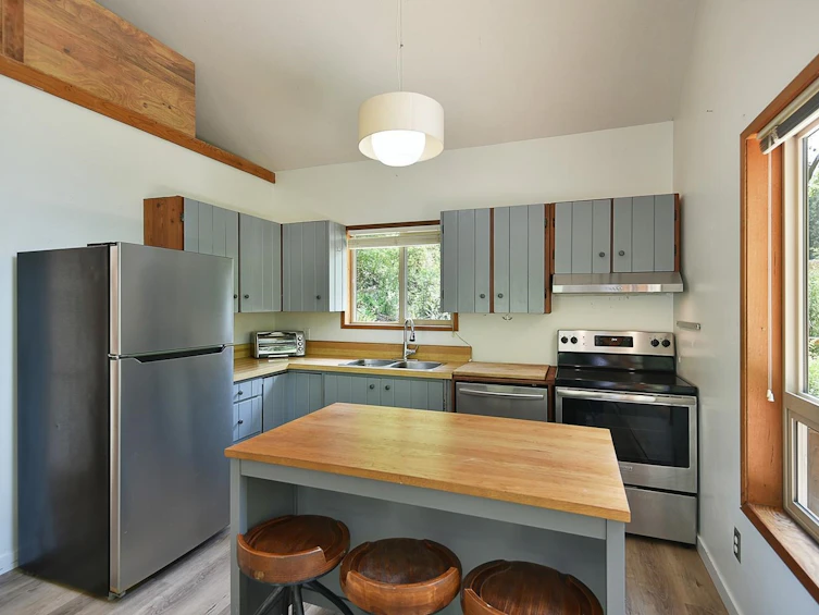 5794 Trout Lake Road, Halfmoon Bay, BC, V7Z 1H1 - 4
