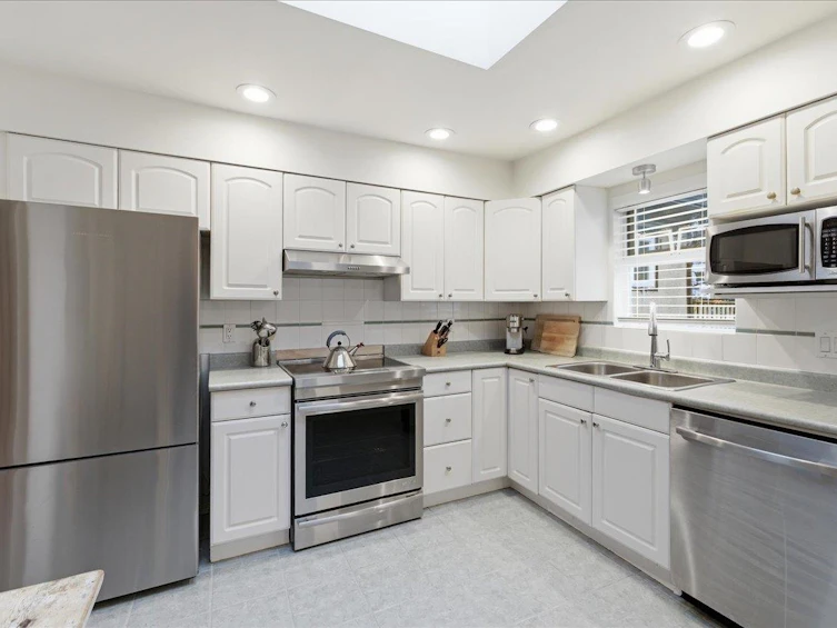 2232 W 14th Avenue, Vancouver, BC, V6K 2W1 - 11