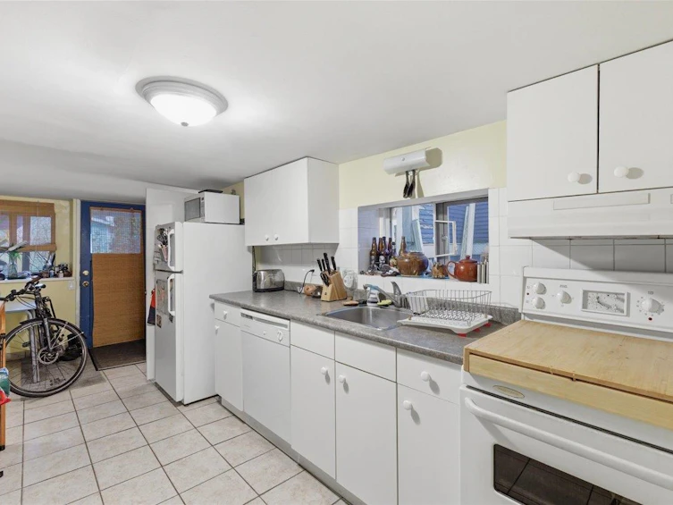 2232 W 14th Avenue, Vancouver, BC, V6K 2W1 - 25
