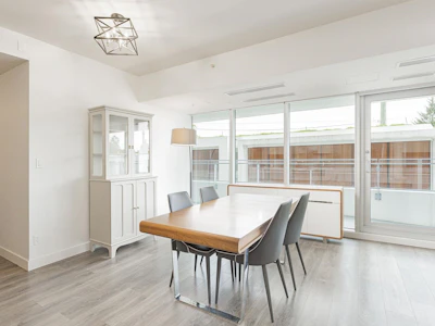 202-5688 Willow Street - 2