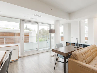 202-5688 Willow Street - 4