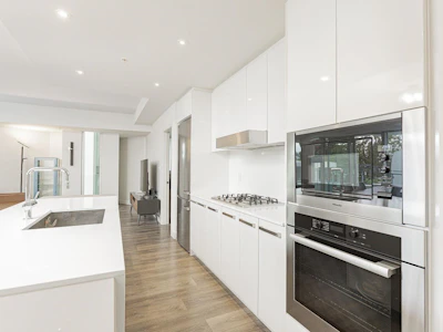 202-5688 Willow Street - 5