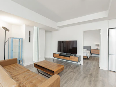 202-5688 Willow Street - 3