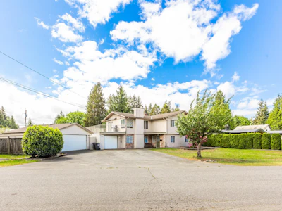 20554 43a Avenue - 2
