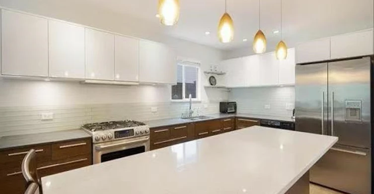 Main, 4533 W 16th Ave, Vancouver, BC, V6R 3E8 - 5