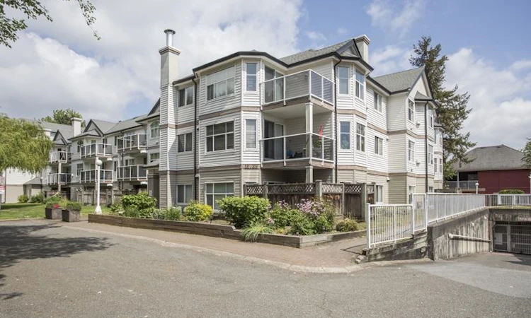 213-12739 72 Avenue