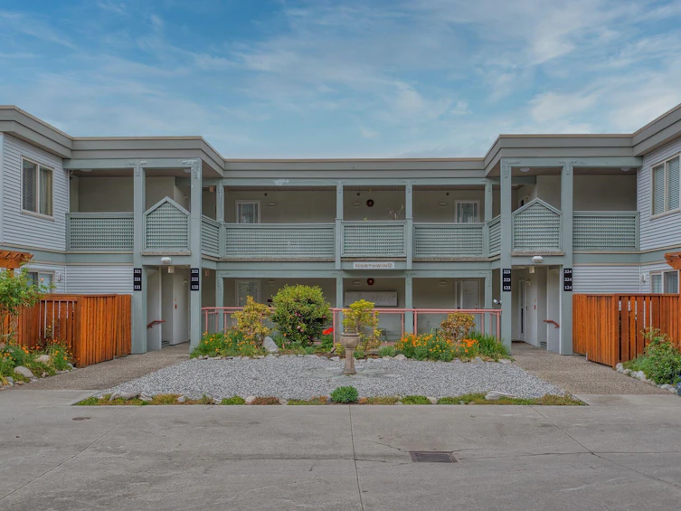 121-5780 Trail Avenue, Sechelt, BC, V7Z 0K5